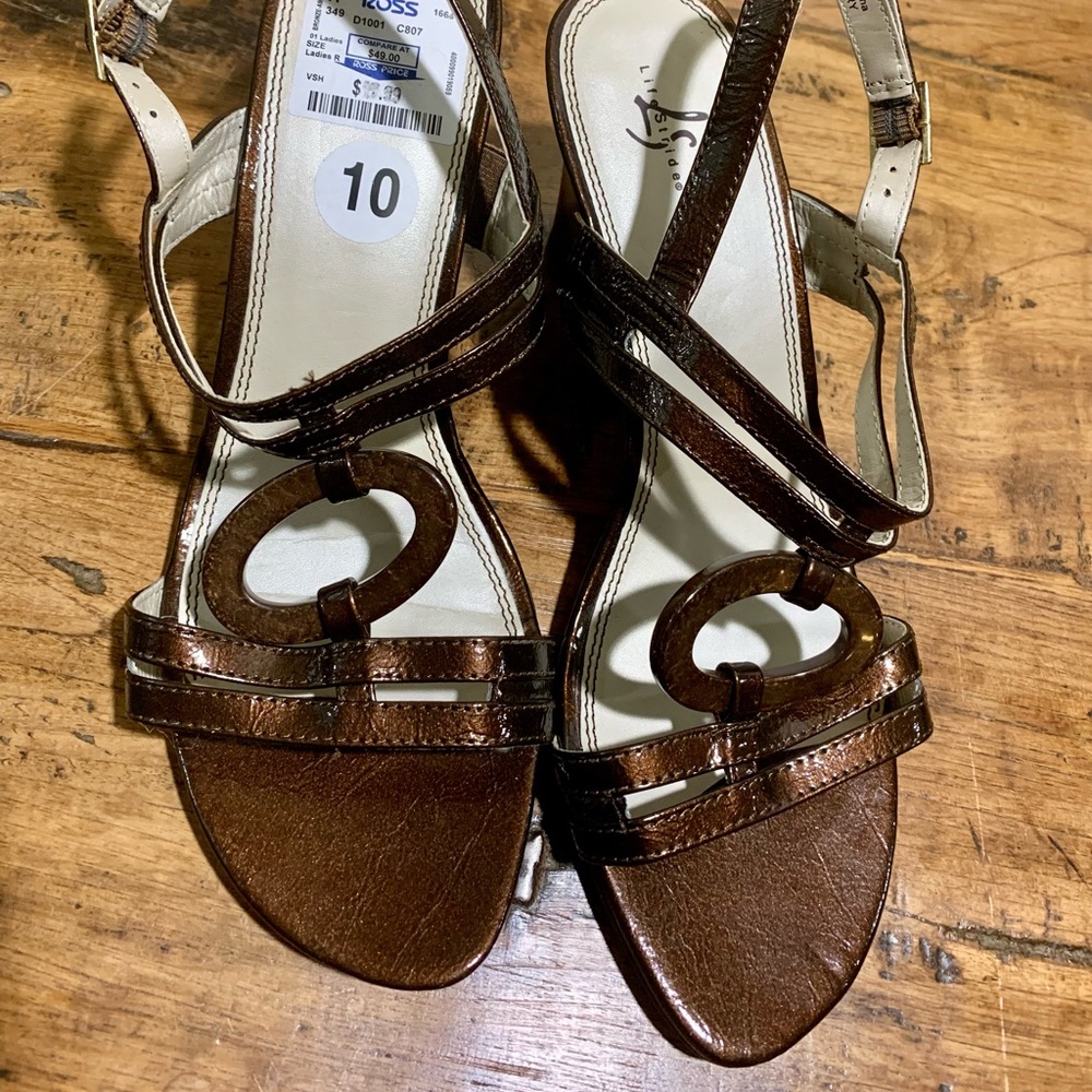 Life Strides Excellent Condition Bronze Shoes - Picture 2 of 6